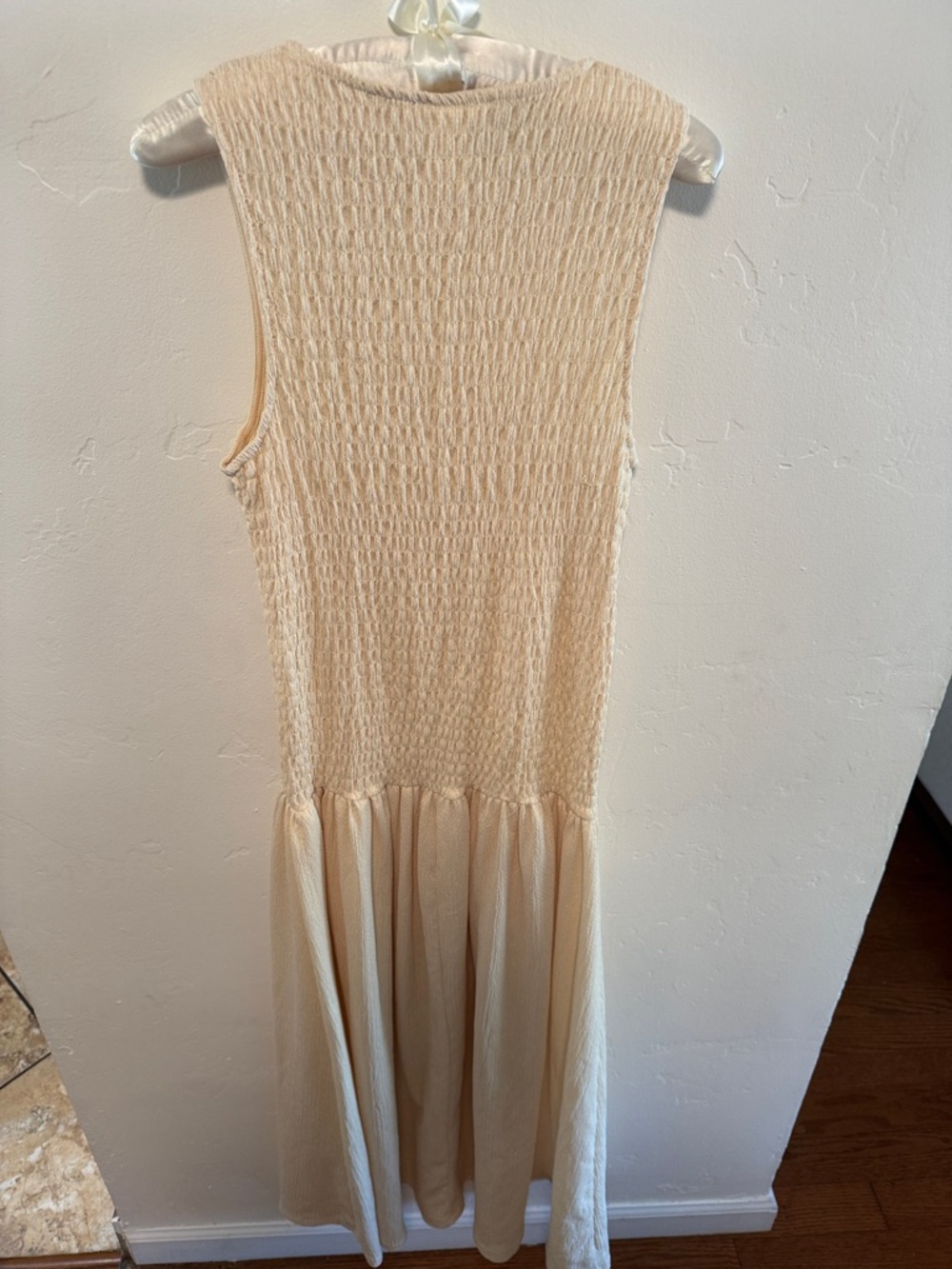 H&M Cream Maxi Dress with Textured Bodice - Picture 3 of 4